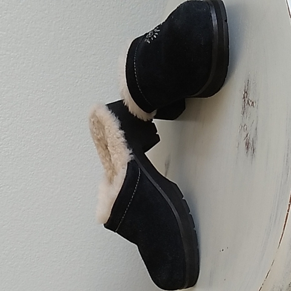 UGG Black  Sheepskin Lined Clogs Girls Youth 5237 - Picture 3 of 16